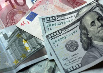 Curvas de rendimiento en la inversión del Bitcoin y el eurodólar