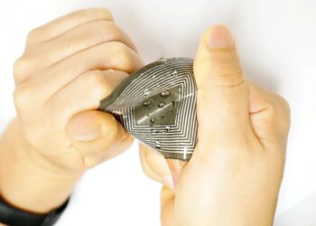 Bioingenieros desarrollan nueva clase de bioelectrónica con efecto magnetoelástico gigante