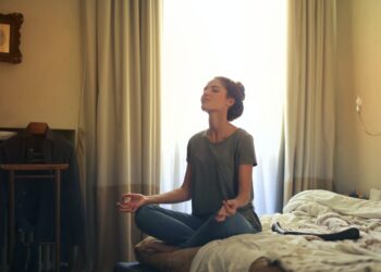 La importancia de meditar antes de dormir y cómo puede mejorar tu salud
