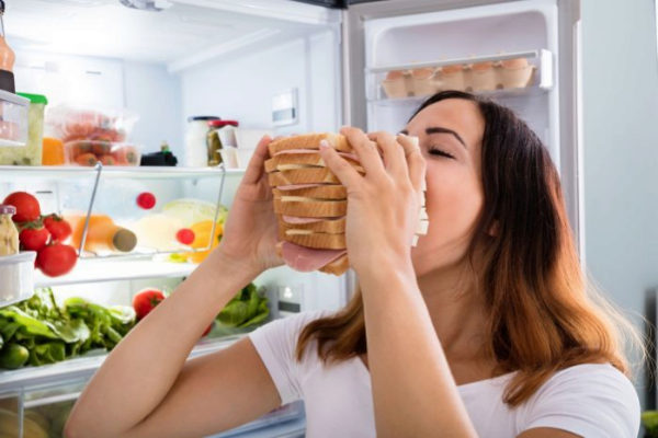 Razones para dejar de comer en exceso ahora mismo