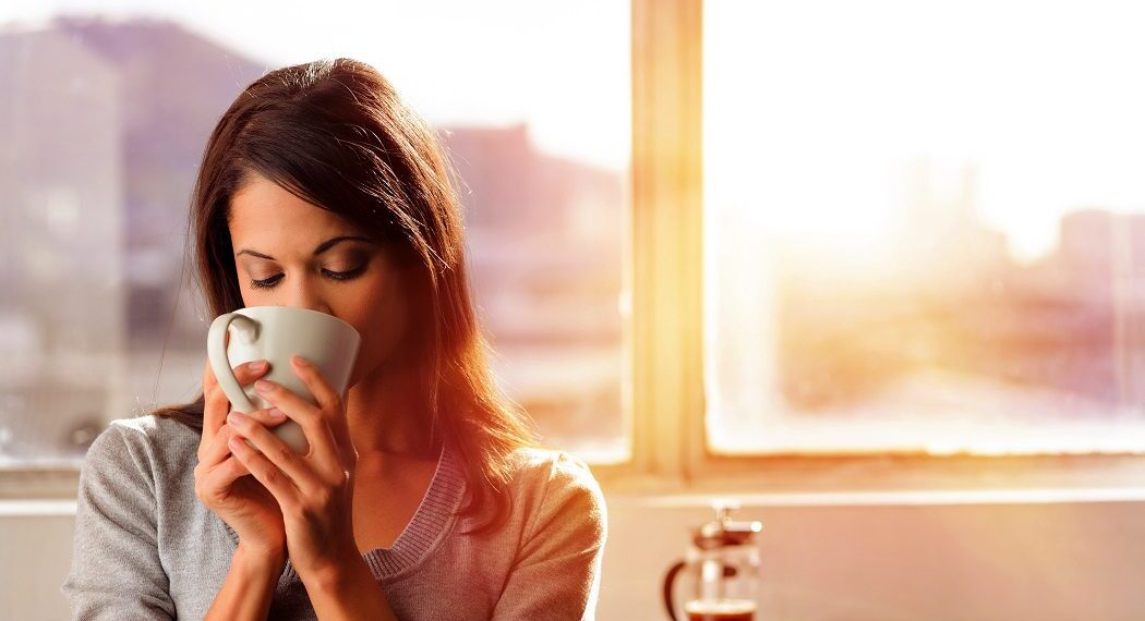 ¿Por qué deberías disminuir tu consumo de cafeína?