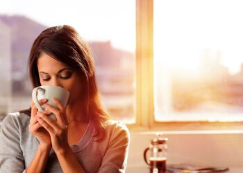 ¿Por qué deberías disminuir tu consumo de cafeína?