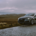 Audi en carretera aparcado
