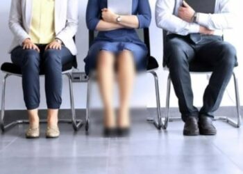 Personas esperando entrevista de trabajo