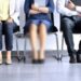 Personas esperando entrevista de trabajo