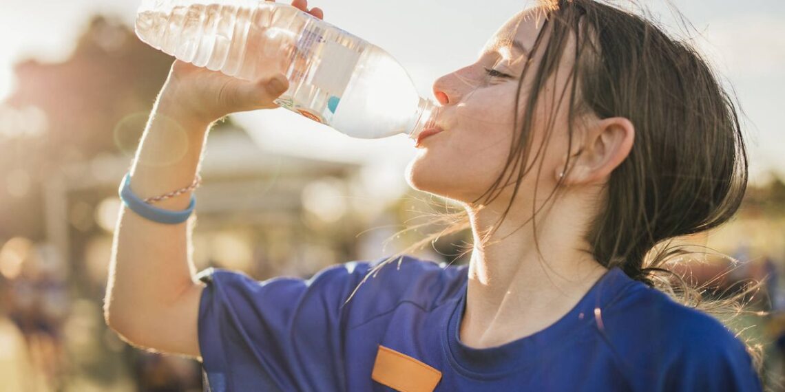 Descubre por qué beber suficiente agua es vital para tu salud