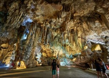 Explorando la belleza de la Cueva de Nerja: Una guía completa