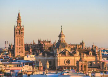 Todo lo que necesitas saber sobre La Giralda sevillana