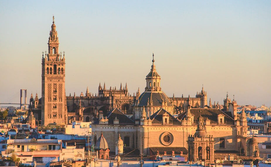 Todo lo que necesitas saber sobre La Giralda sevillana