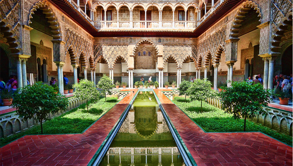 La historia del Real Alcázar de Sevilla: Desde la época árabe hasta hoy