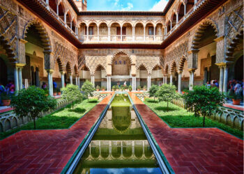 La historia del Real Alcázar de Sevilla: Desde la época árabe hasta hoy