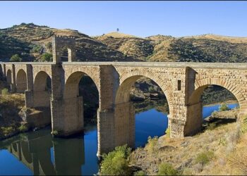 Descubriendo la riqueza arquitectónica de los Puentes Históricos