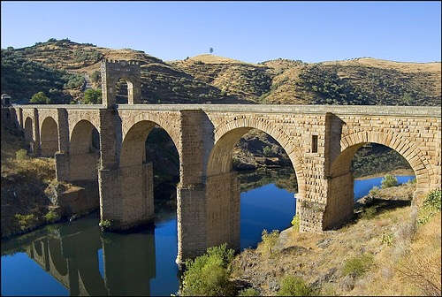 Descubriendo la riqueza arquitectónica de los Puentes Históricos