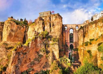 Descubre la Fascinante Historia de Andalucía: Qué Ver y Visitar