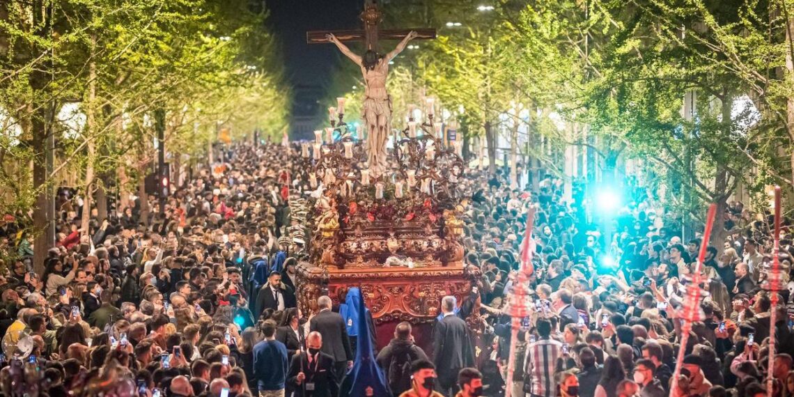 Descubre la magia de la Semana Santa granadina: Tradiciones y devoción
