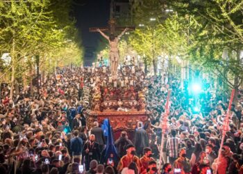 Descubre la magia de la Semana Santa granadina: Tradiciones y devoción