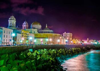 Descubre la magia de Noche en Cádiz