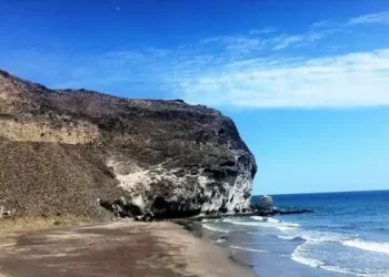 Descubre las maravillosas calas secretas de Andalucía