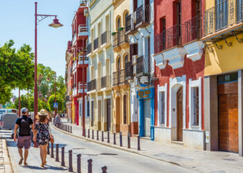 Descubre la magia de Triana: El barrio más auténtico de Sevilla