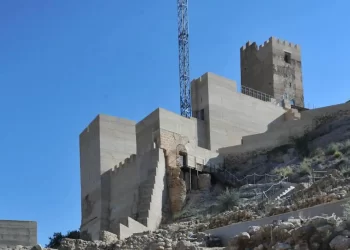 Descubre la historia del Castillo de Alhama: Un viaje a la Edad Media