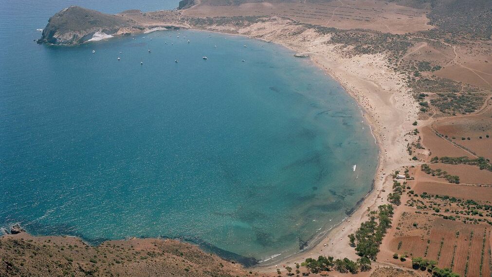 Descubre la belleza natural de Playa de los Genoveses