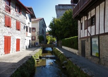 Descubre la Distancia Kilométrica desde Sevilla a Navarra: Guía Completa para el Viajero