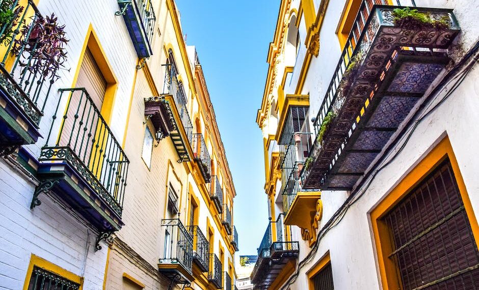 Guía Detallada sobre la Distancia entre Sevilla y Benajarafe: Rutas, Tiempo de Viaje y Consejos Útiles