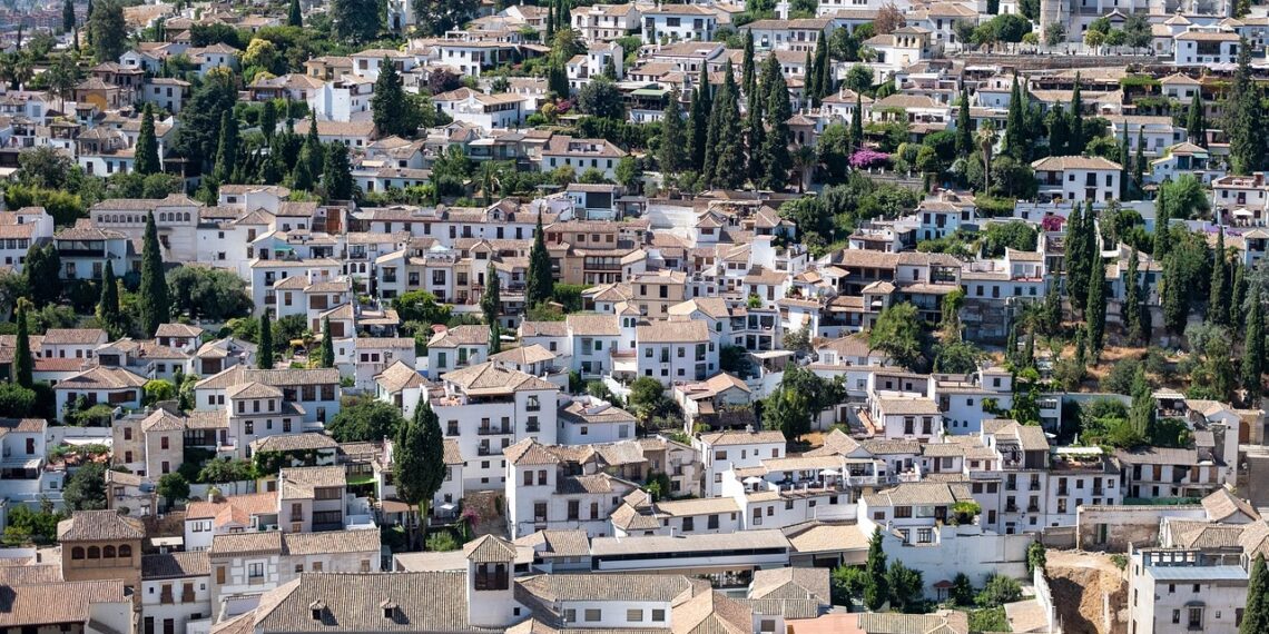 avra granada