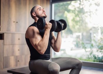 Ejercicios con mancuernas para bíceps: fuerza, comodidad y constancia