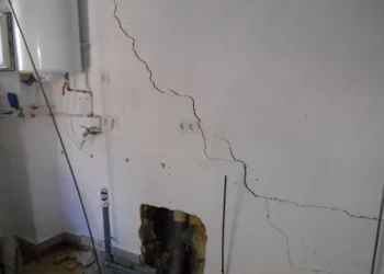 Grietas en paredes recién reformadas: por qué el problema no está en la pintura