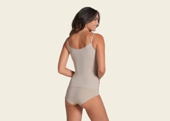 El bañador «efecto faja»: Realidad o mito sobre las prendas moldeadoras de verano
