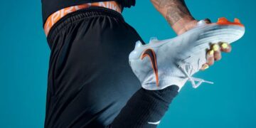 El dilema de la talla: Por qué tus zapatos de fútbol no deberían quedarte «como un guante»