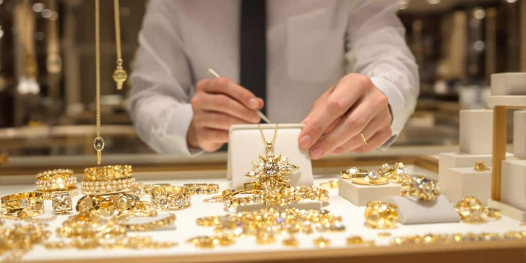 Cuándo merece la pena acudir a un compro oro en Bilbao para vender joyas